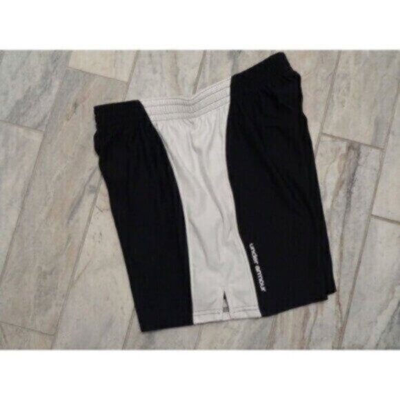 Under Armour women's small black/white Heatgear pull on shorts - Picture 2 of 6